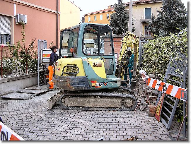 Clicca per scorrere le foto originali ingrandite