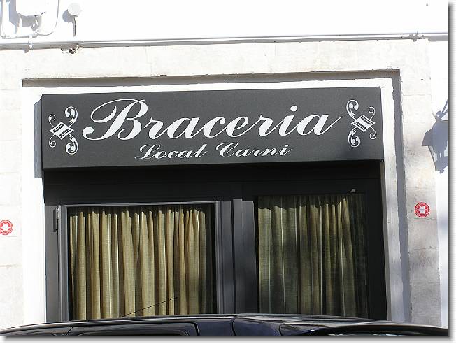 Clicca per scorrere le foto originali ingrandite