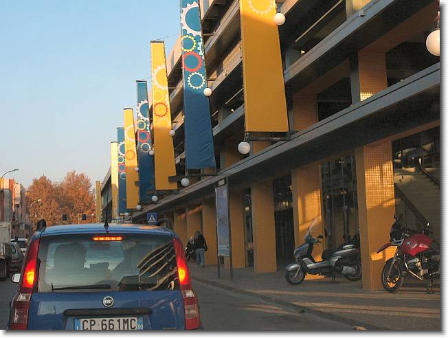 Clicca per scorrere le foto originali ingrandite