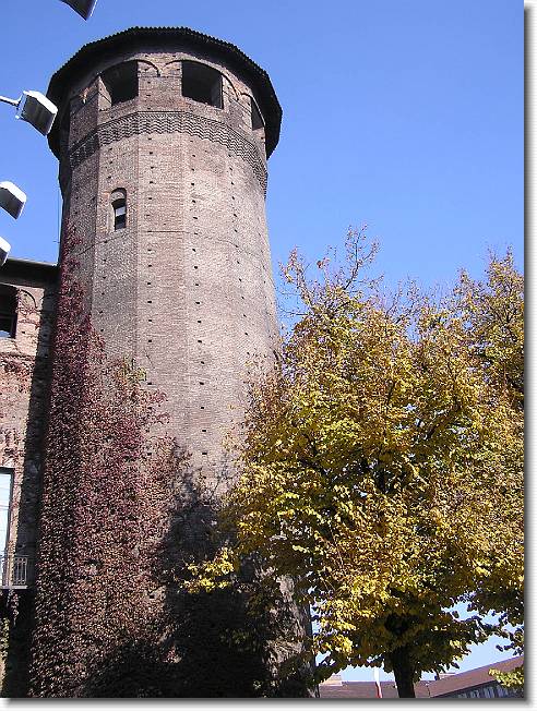 Clicca per scorrere le foto originali ingrandite