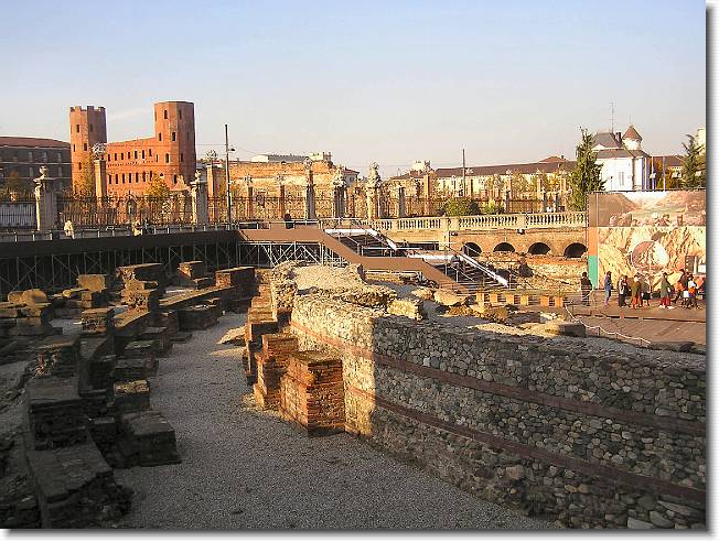 Clicca per scorrere le foto originali ingrandite