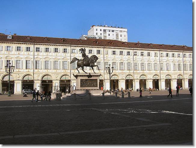 Clicca per scorrere le foto originali ingrandite