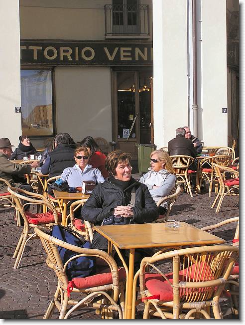 Clicca per scorrere le foto originali ingrandite