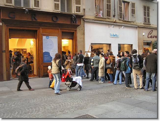 Clicca per scorrere le foto originali ingrandite