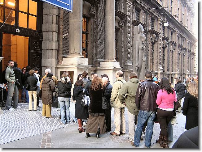 Clicca per scorrere le foto originali ingrandite