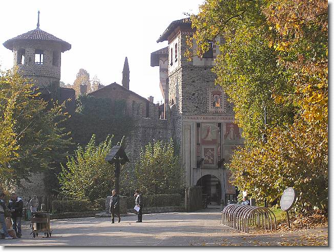 Clicca per scorrere le foto originali ingrandite