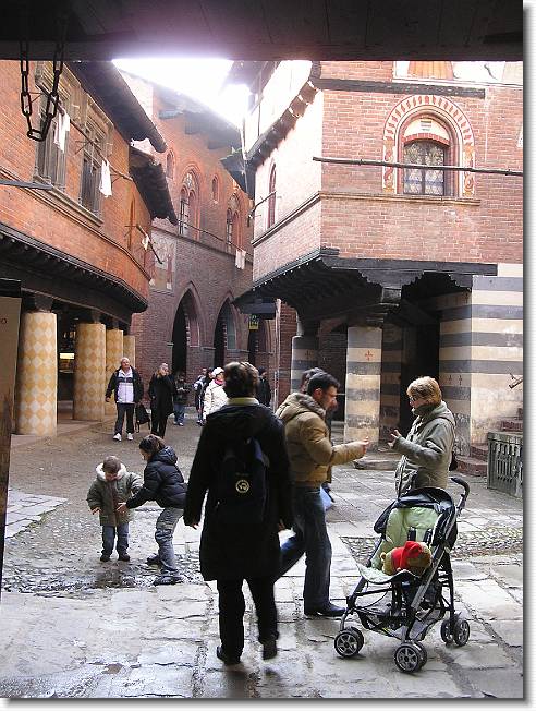 Clicca per scorrere le foto originali ingrandite
