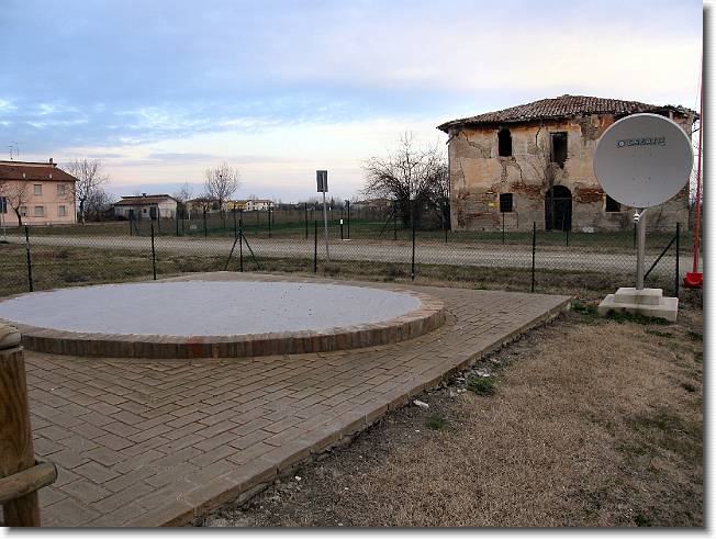 Clicca per scorrere le foto originali ingrandite