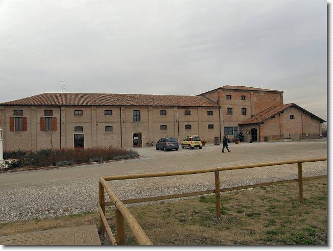 Clicca per scorrere le foto originali ingrandite