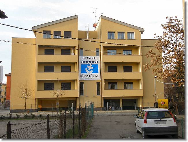 Clicca per scorrere le foto originali ingrandite