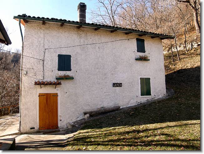 Clicca per scorrere le foto originali ingrandite