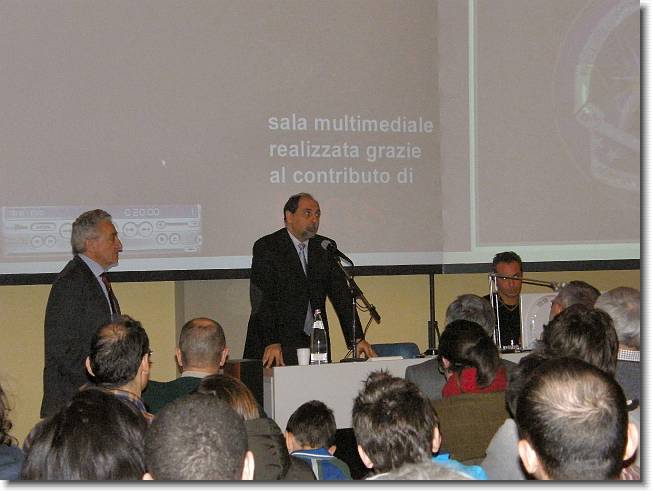 Clicca per scorrere le foto originali ingrandite