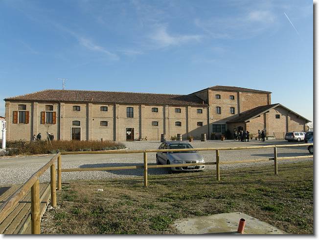 Clicca per scorrere le foto originali ingrandite