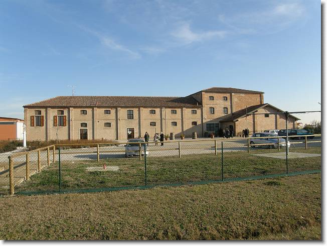 Clicca per scorrere le foto originali ingrandite