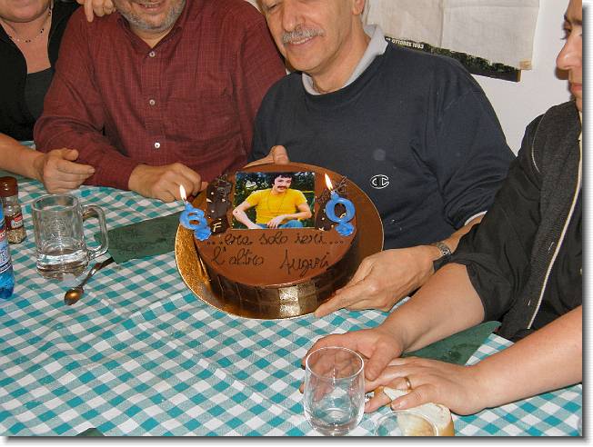 Clicca per scorrere le foto originali ingrandite