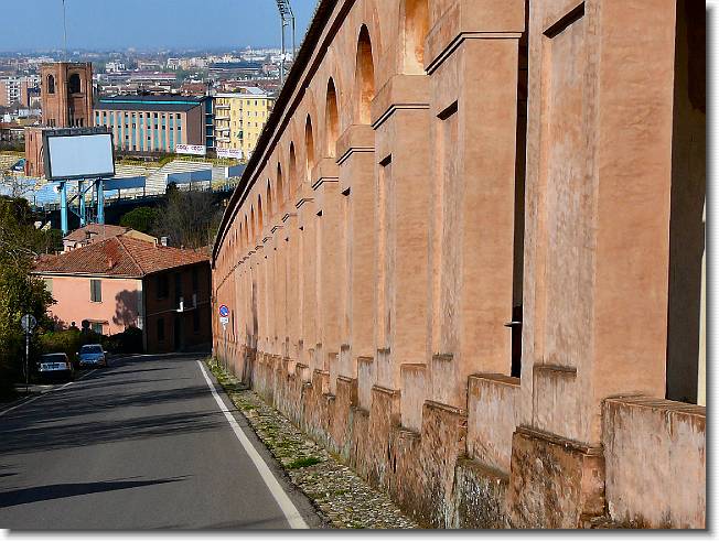 Clicca per scorrere le foto originali ingrandite