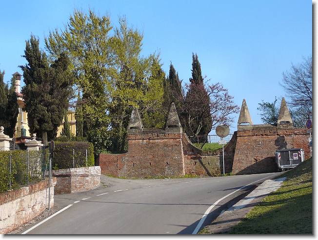 Clicca per scorrere le foto originali ingrandite