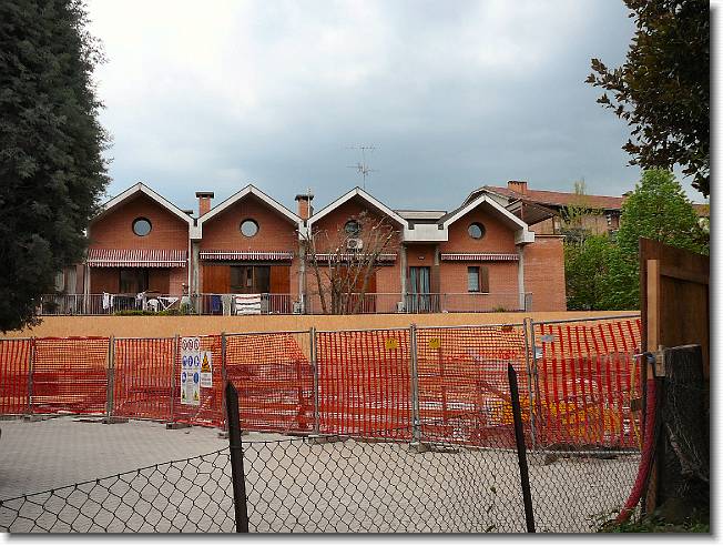 Clicca per scorrere le foto originali ingrandite
