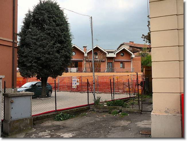 Clicca per scorrere le foto originali ingrandite