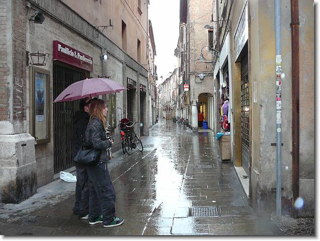 Clicca per scorrere le foto originali ingrandite