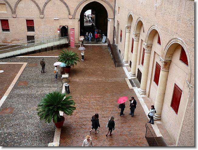 Clicca per scorrere le foto originali ingrandite