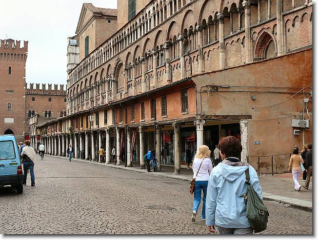 Clicca per scorrere le foto originali ingrandite