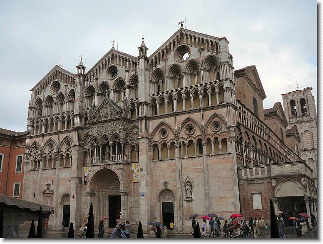 Clicca per scorrere le foto originali ingrandite