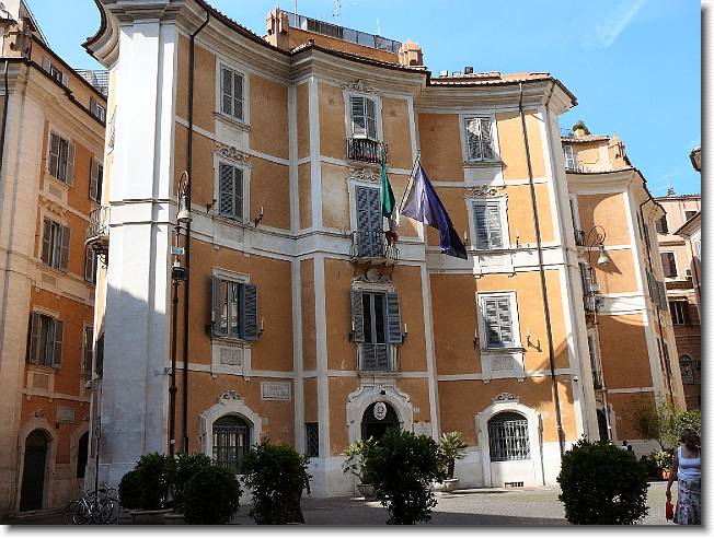 Clicca per scorrere le foto originali ingrandite