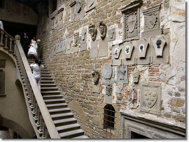Clicca per scorrere le foto originali ingrandite