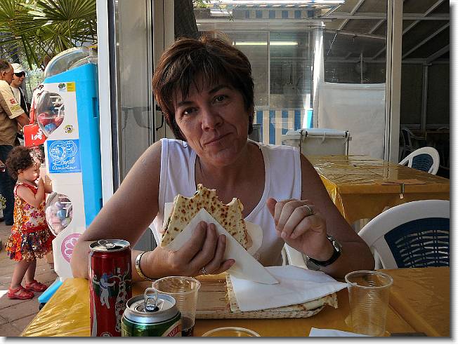 Clicca per scorrere le foto originali ingrandite