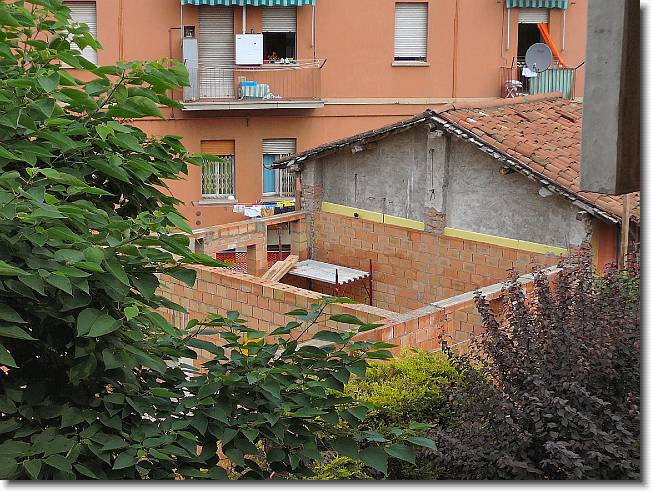 Clicca per scorrere le foto originali ingrandite