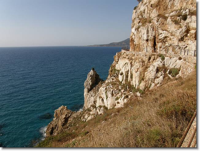 Clicca per scorrere le foto originali ingrandite