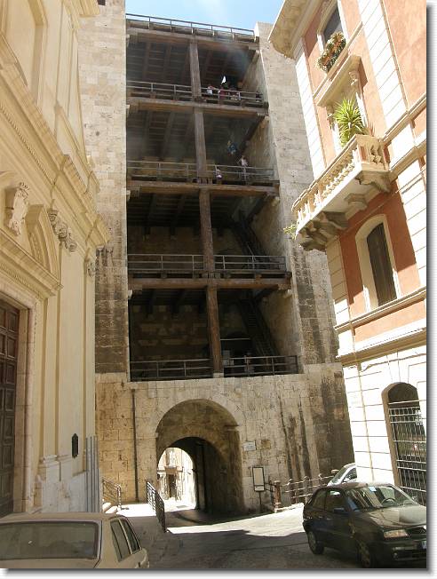 Clicca per scorrere le foto originali ingrandite
