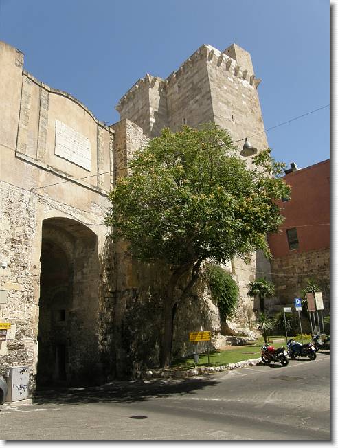 Clicca per scorrere le foto originali ingrandite