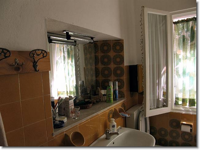 Clicca per scorrere le foto originali ingrandite