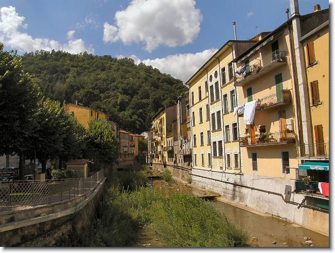 Clicca per scorrere le foto originali ingrandite