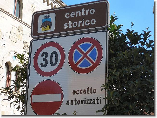 Clicca per scorrere le foto originali ingrandite