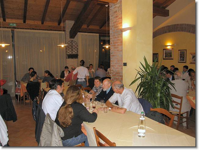 Clicca per scorrere le foto originali ingrandite