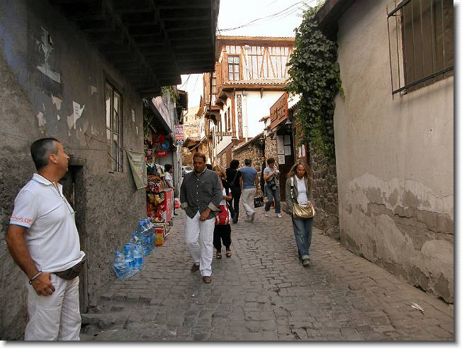 Clicca per scorrere le foto originali ingrandite