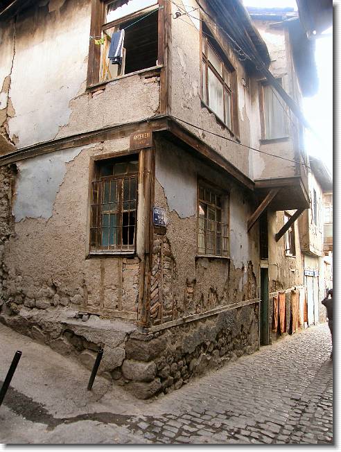 Clicca per scorrere le foto originali ingrandite