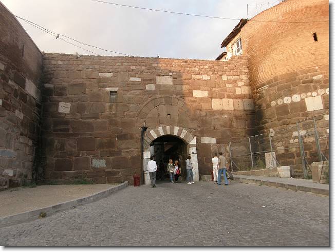 Clicca per scorrere le foto originali ingrandite