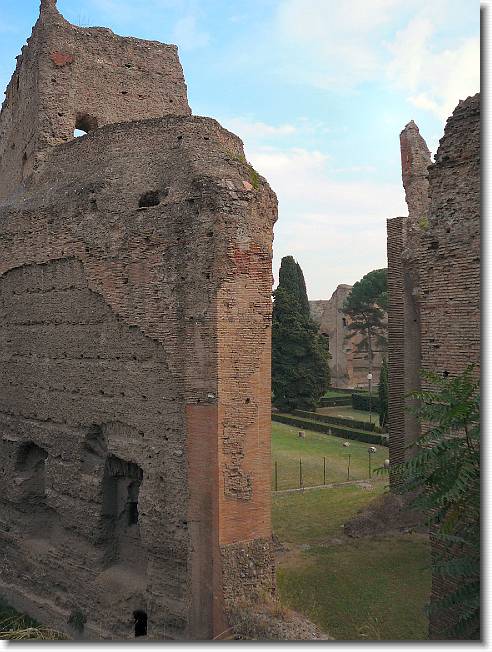 Clicca per scorrere le foto originali ingrandite