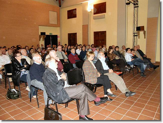 Clicca per scorrere le foto originali ingrandite