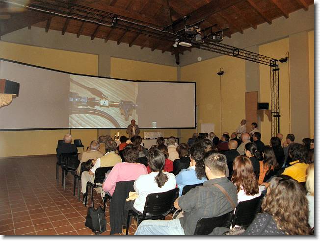 Clicca per scorrere le foto originali ingrandite