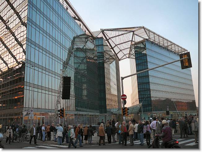 Clicca per scorrere le foto originali ingrandite