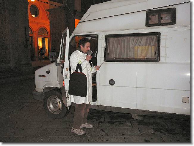 Clicca per scorrere le foto originali ingrandite