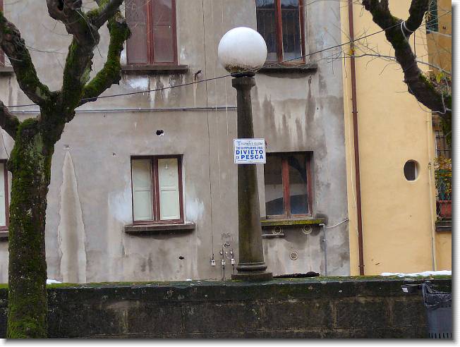 Clicca per scorrere le foto originali ingrandite