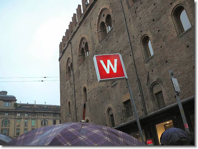 Clicca per scorrere le foto originali ingrandite