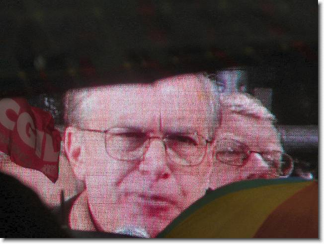Clicca per scorrere le foto originali ingrandite