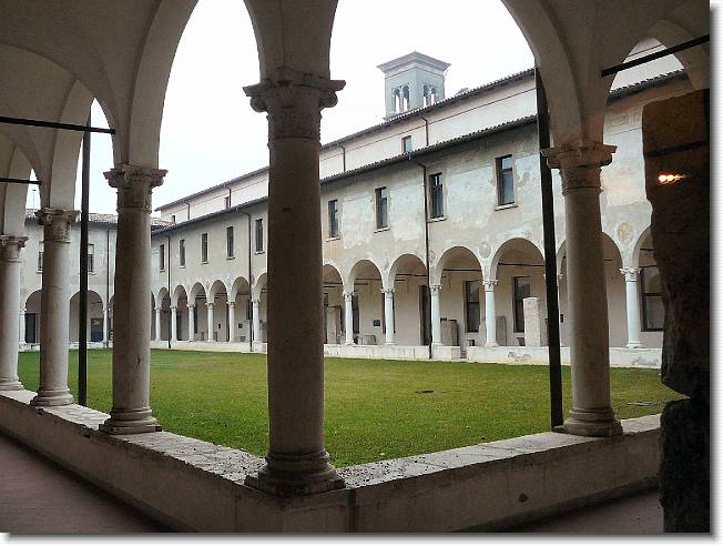 Clicca per scorrere le foto originali ingrandite